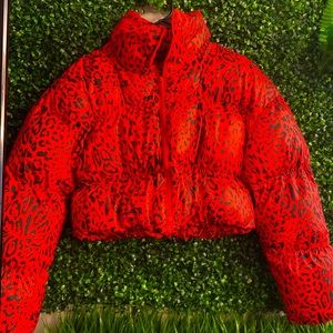 Stylish crop puffer coat